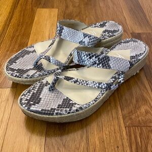 Klik Women’s Gray Snakeskin Sandals Size 7